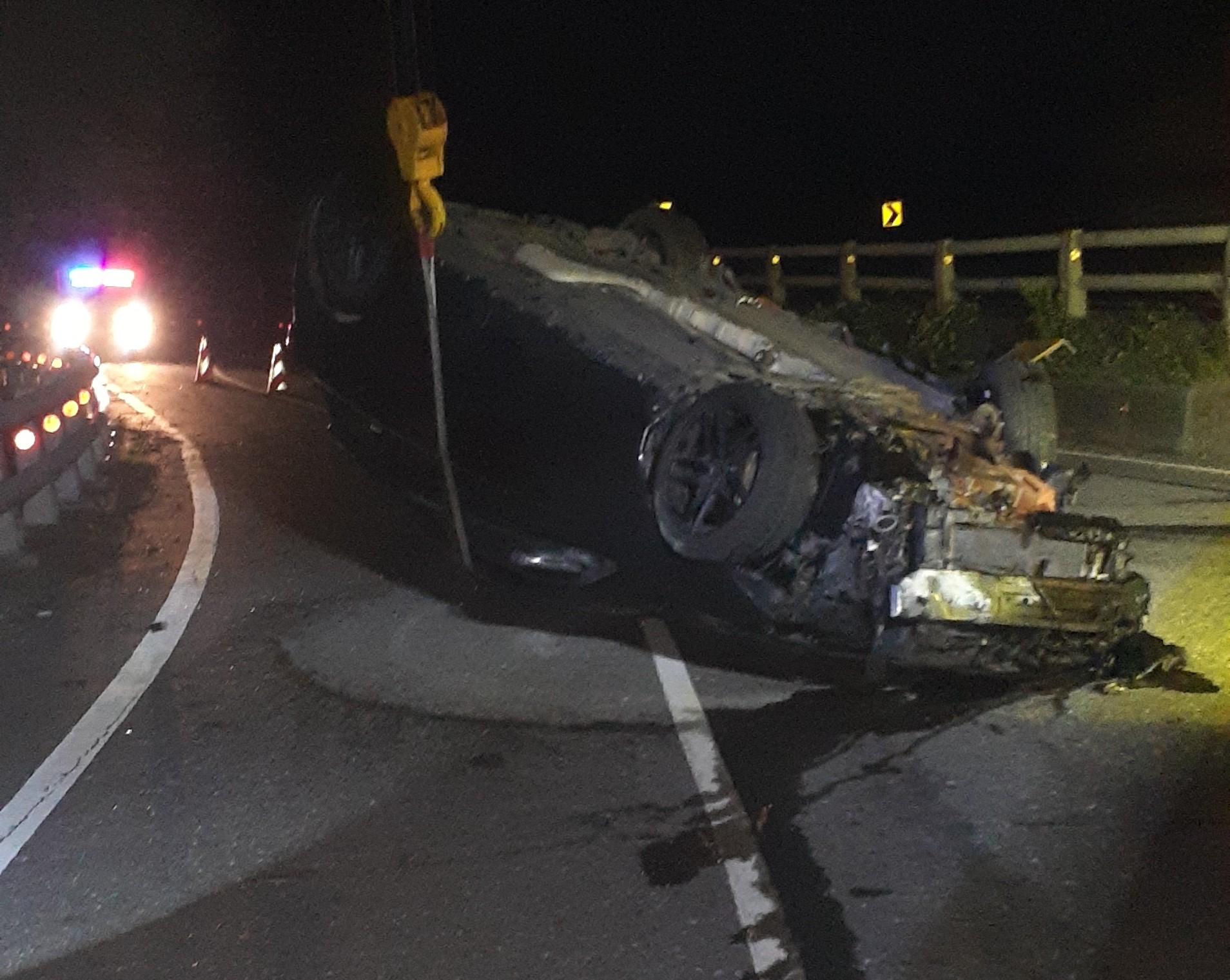 花蓮事故拖吊 - 鹽寮轎車翻覆現場 花蓮鹽寮轎車事故翻覆現場