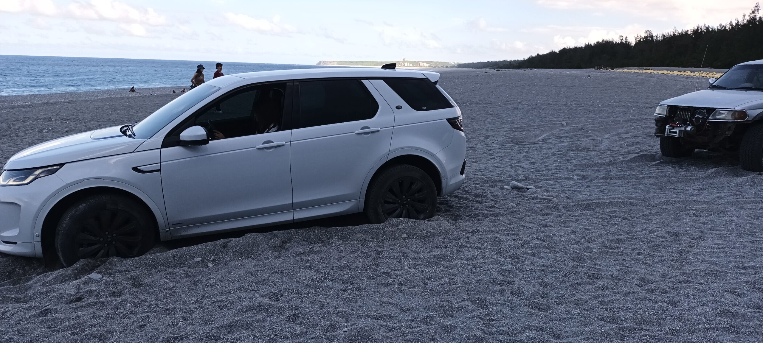 花蓮沙灘救援 - Land Rover休旅車案例 Land Rover Discovery休旅車沙灘救援案例