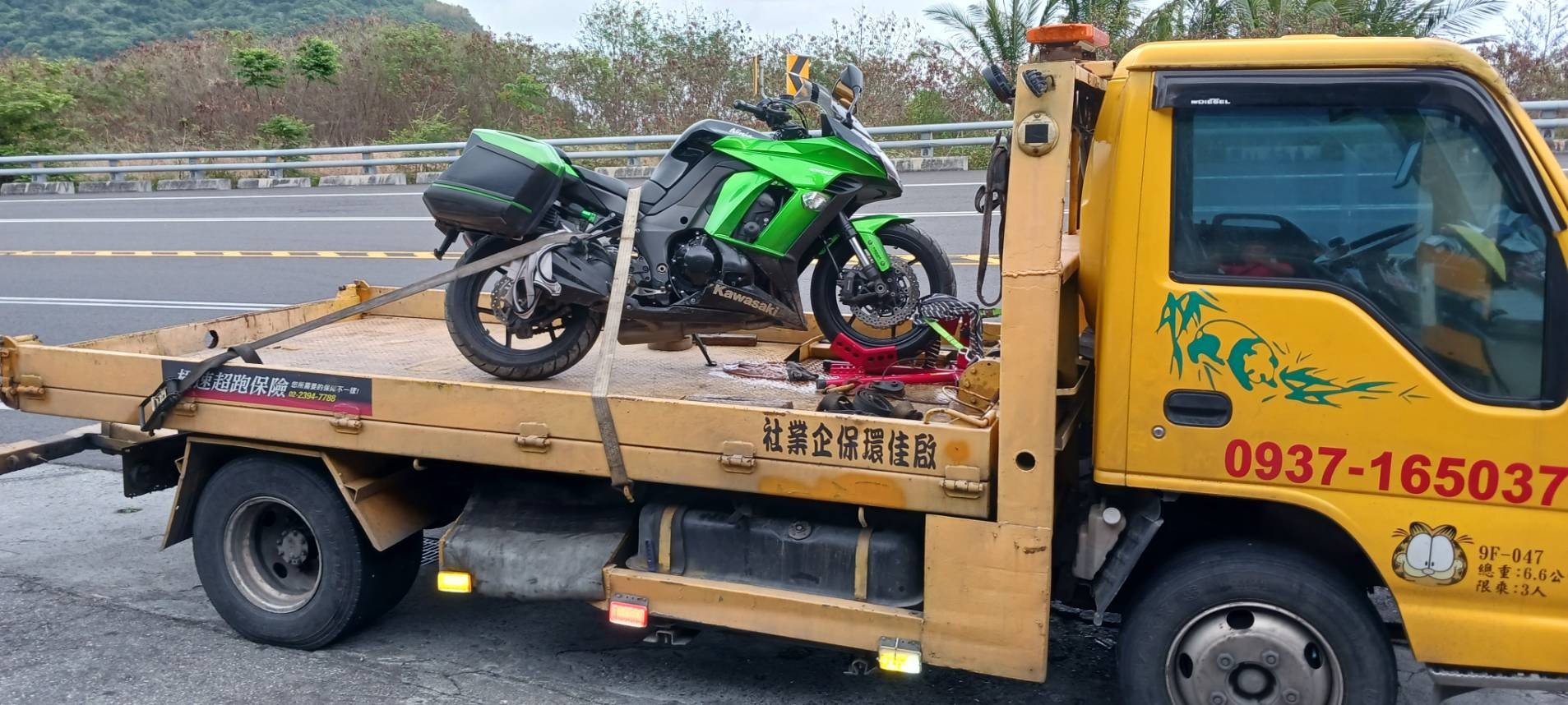 花蓮重機拖吊 - Kawasaki ZX-10R案例二 花蓮Kawasaki川崎Ninja ZX-10R固定架作業