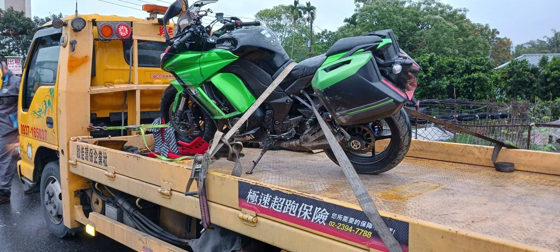 花蓮重機拖吊 - Kawasaki ZX-10R案例三 花蓮Kawasaki川崎Ninja ZX-10R直立運送