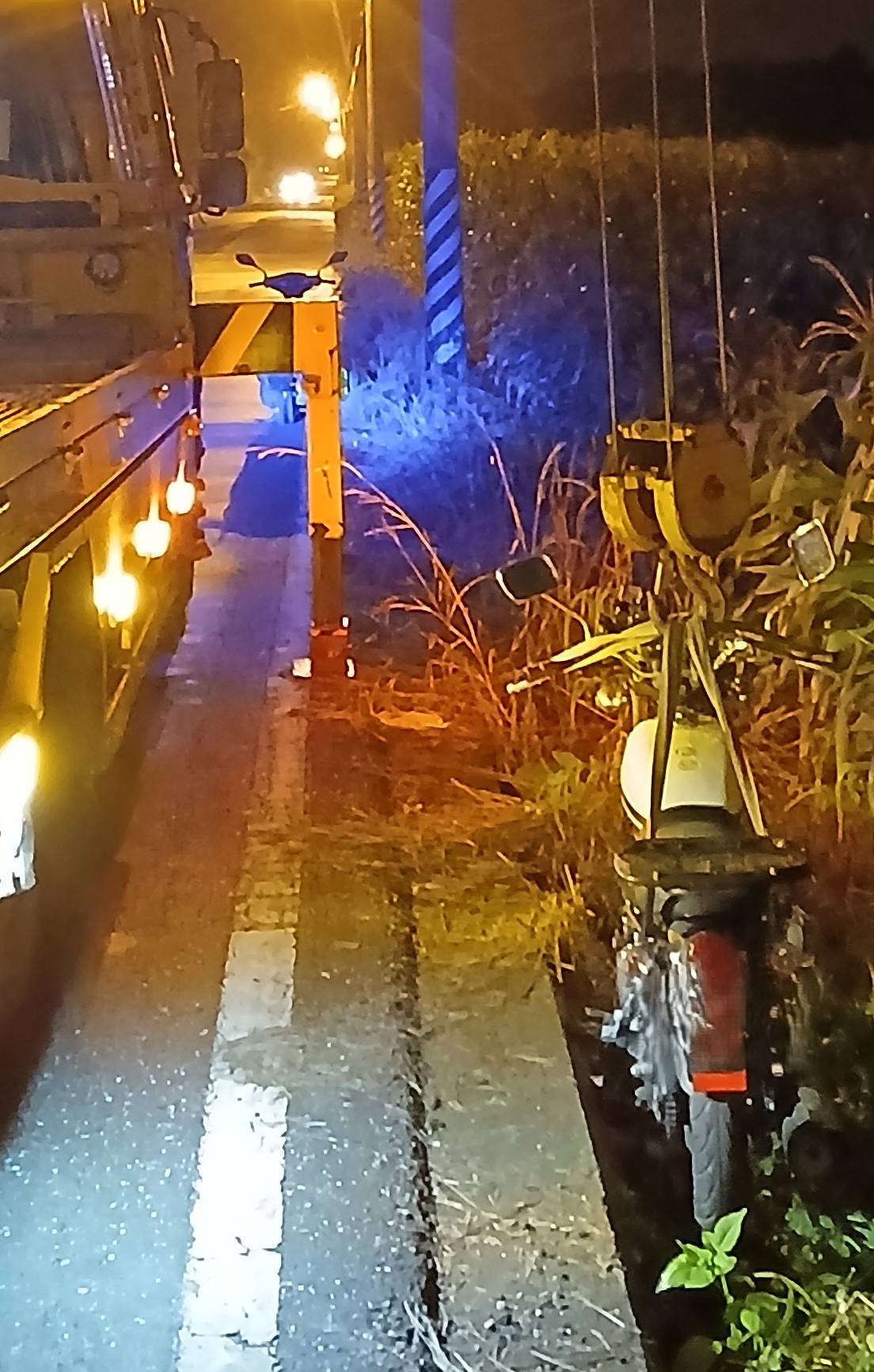 花蓮輪胎掉水溝救援 - 東華大學案例現場 花蓮東華大學路段摔到田埂水溝現場