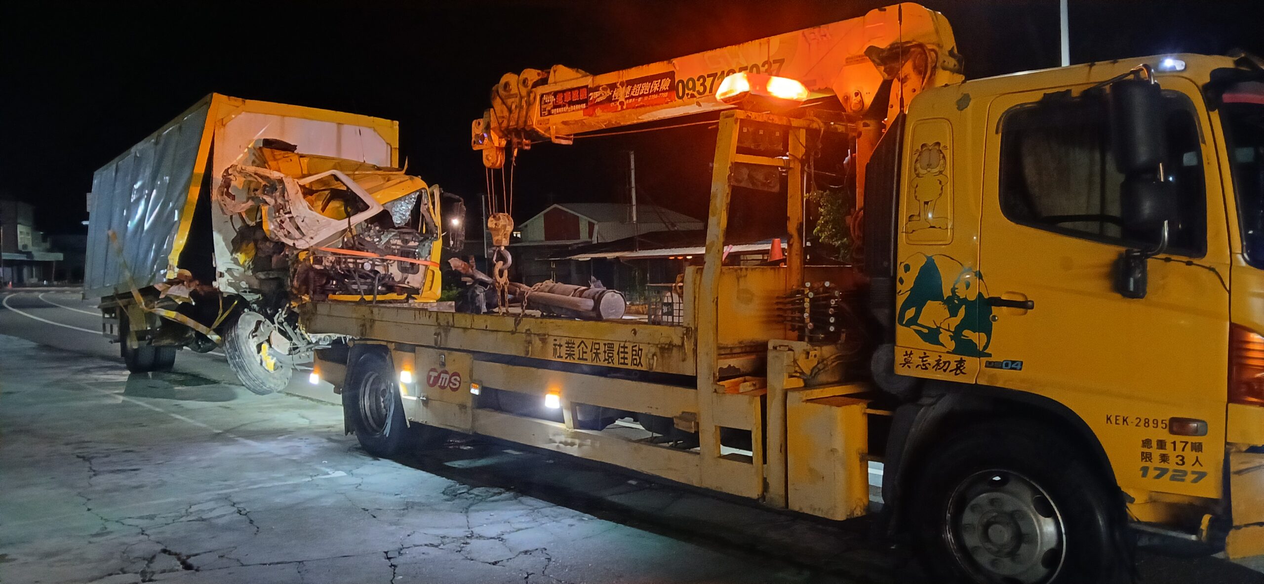 花蓮事故拖吊 - 達富貨櫃車事故案例三 達富17噸貨櫃車自撞成功鎮事故案例三