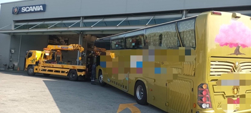 花蓮SCANIA遊覽車拖救案例