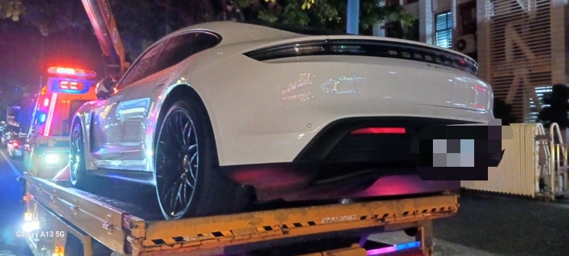 花蓮低底盤拖吊 - Macan Electric案例 保時捷Macan Electric純電休旅低底盤救援