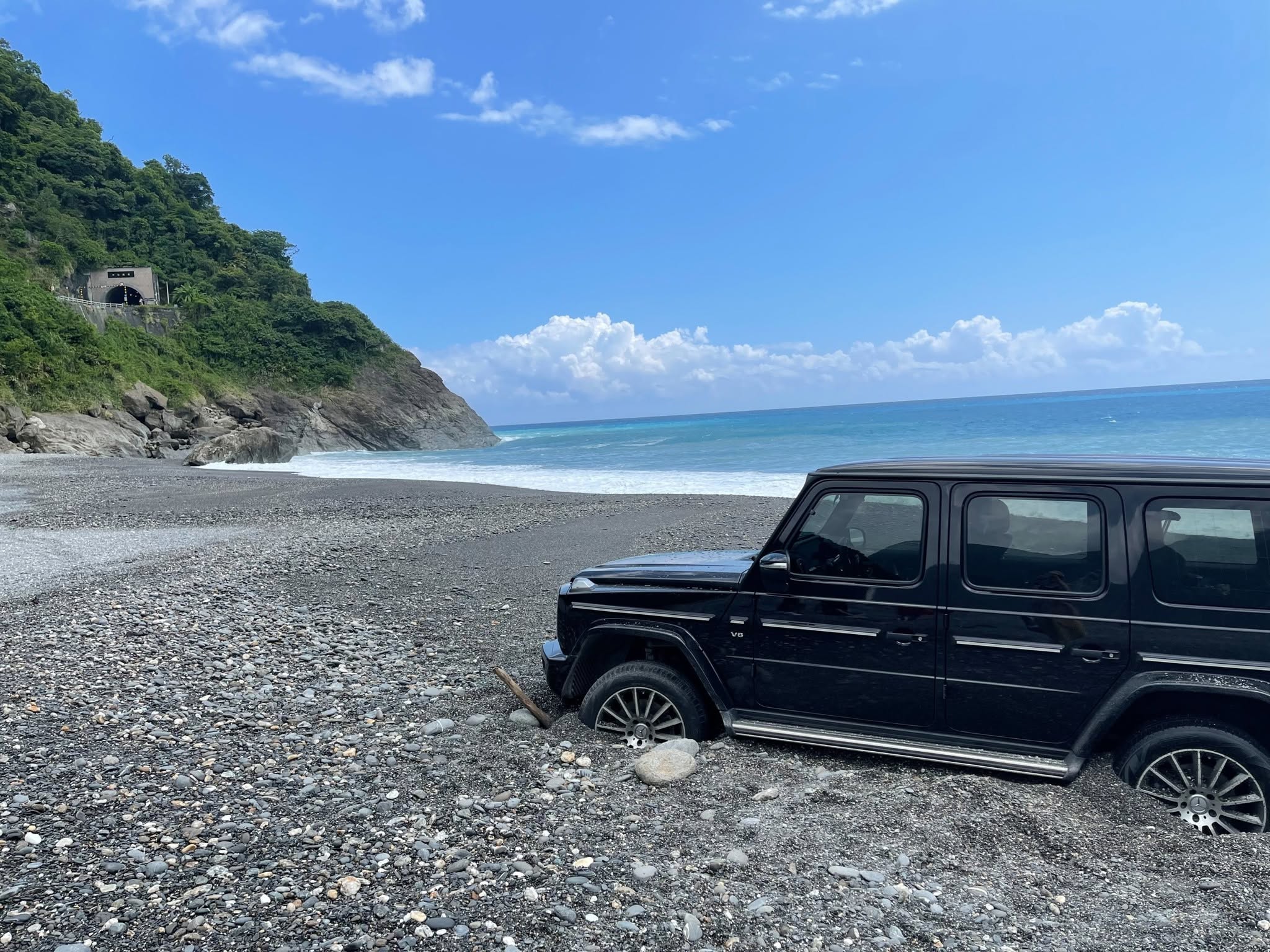 花蓮沙灘救援 - 和仁礫灘賓士案例 和仁礫灘賓士轎車陷入救援