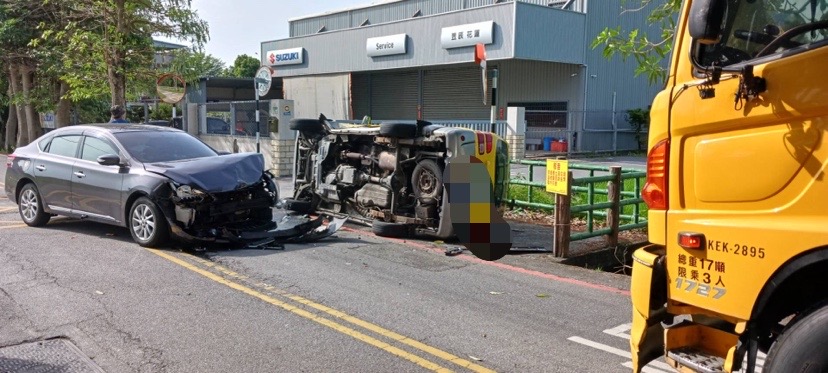 花蓮事故拖吊 - 太昌路口事故案例 太昌路口車禍事故翻覆現場