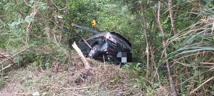 花蓮轎車滑落山坡救援案例一